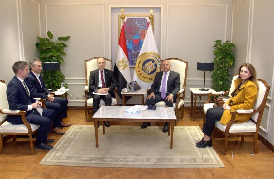 وزير الصناعة والنقل يبحث مع شركة سين كارز البلغارية خطة الشركة لتصنيع السيارات الكهربائية بالشراكة مع إحدى الشركات أو الكيانات الصناعية في مصر