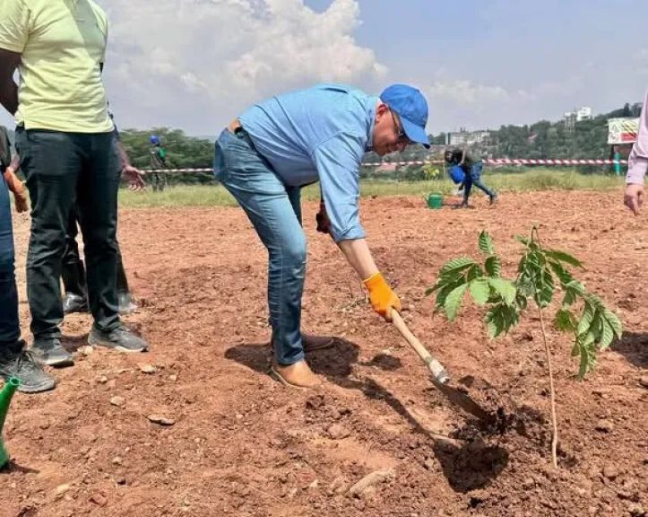 مصر تطلق مبادرة يوم “أوموجاندا” لحماية البيئة بالتعاون مع رواندا
