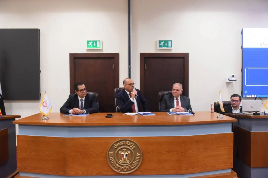 وزير العمل يجتمع مع شركة أبدأ