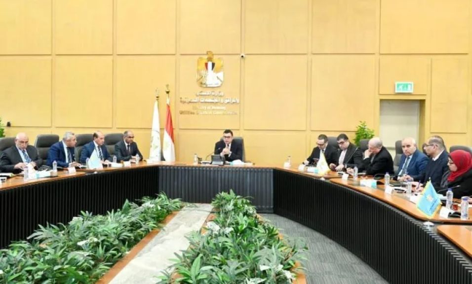 خلال اجتماعه اليوم.. وزير الإسكان يوجه بزيادة الاعتماد على المنتج المحلي في تنفيذ المشروعات
