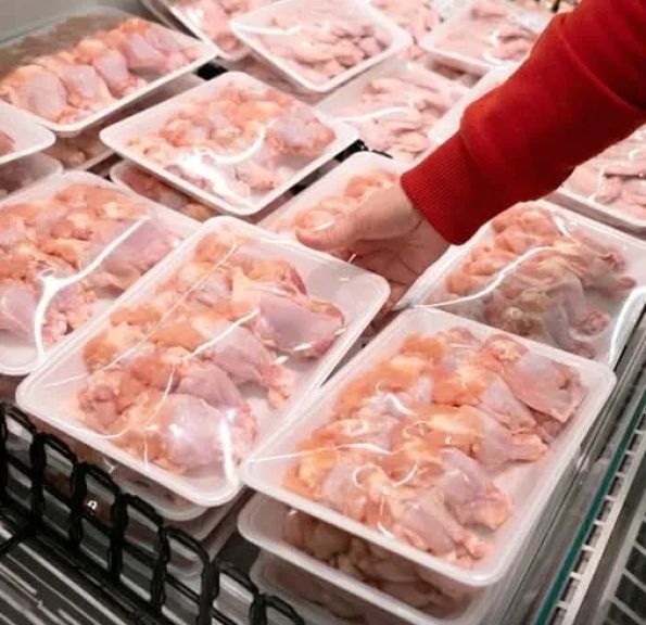 استعداداً لرمضان.. اتفاق ثلاثي لاستيراد دواجن مجمدة