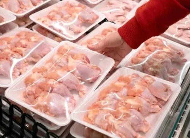 استعداداً لرمضان.. اتفاق ثلاثي لاستيراد دواجن مجمدة