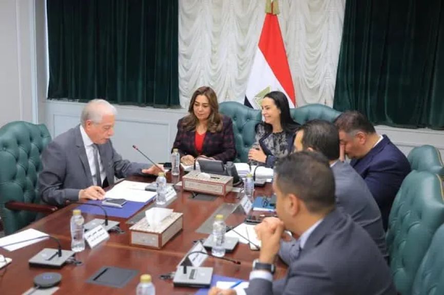 “التضامن” و”التنمية المحلية” يبحثان مع ومستشار رئيس الجمهورية إقامة مهرجان موسع للحرف التراثية