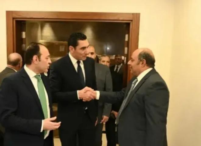 وزير الشباب والرياضة يتفقد قطاعات الوزارة في أول أيام عمله