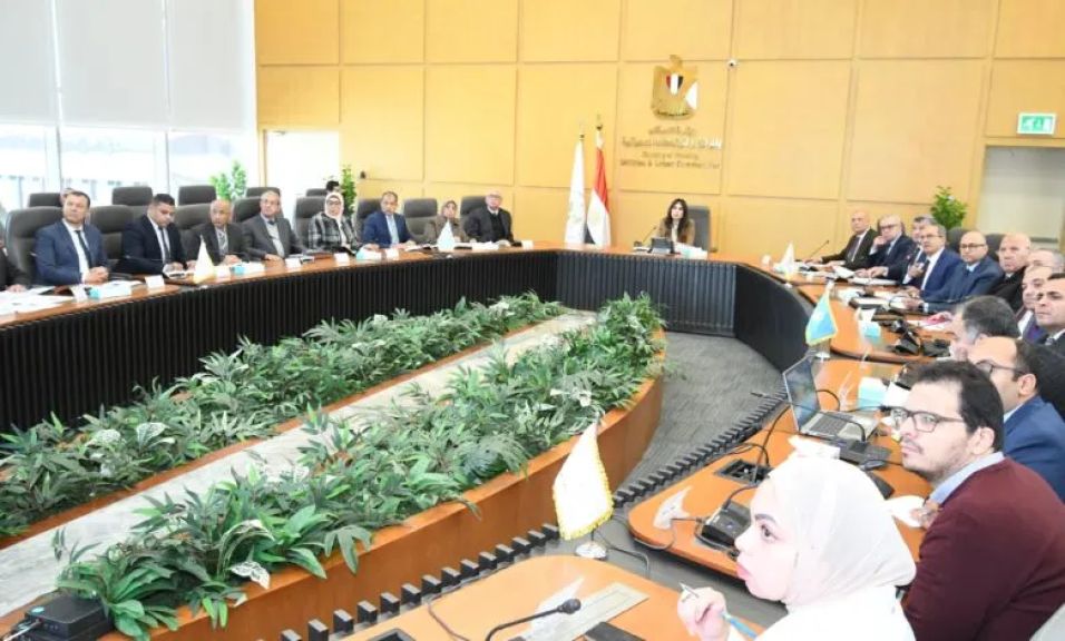 وزيرة الإسكان ترأس لجنة المرافق لمتابعة منظومة مياه الشرب والصرف الصحي بالمدن الجديدة