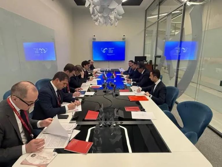 وزير الصحة يبحث مع نظيره الروسي ملفات التعاون المشترك على هامش منتدى «الحياة الصحية» في موسكو