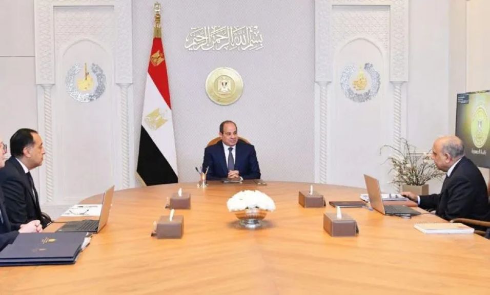 السيسي يستعرض خطط إضافة 2500 ميجاوات من الطاقة الشمسية والرياح وربطها بالشبكة القومية للكهرباء