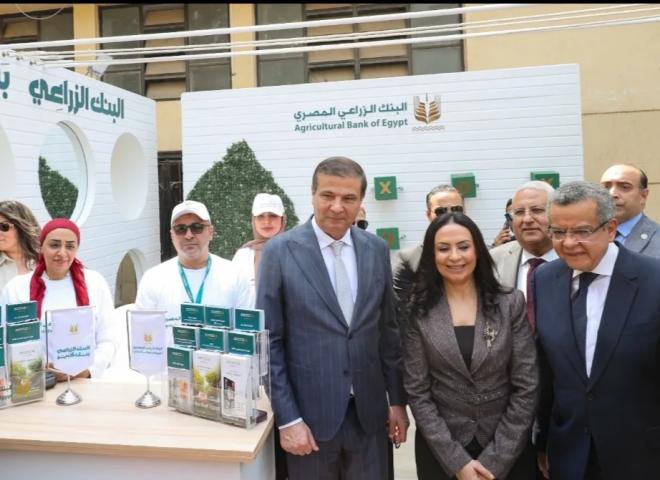 إقبال كبير  على جناح البنك الزراعي في افتتاح معرض زهور الربيع   بحضور وزير الزراعة