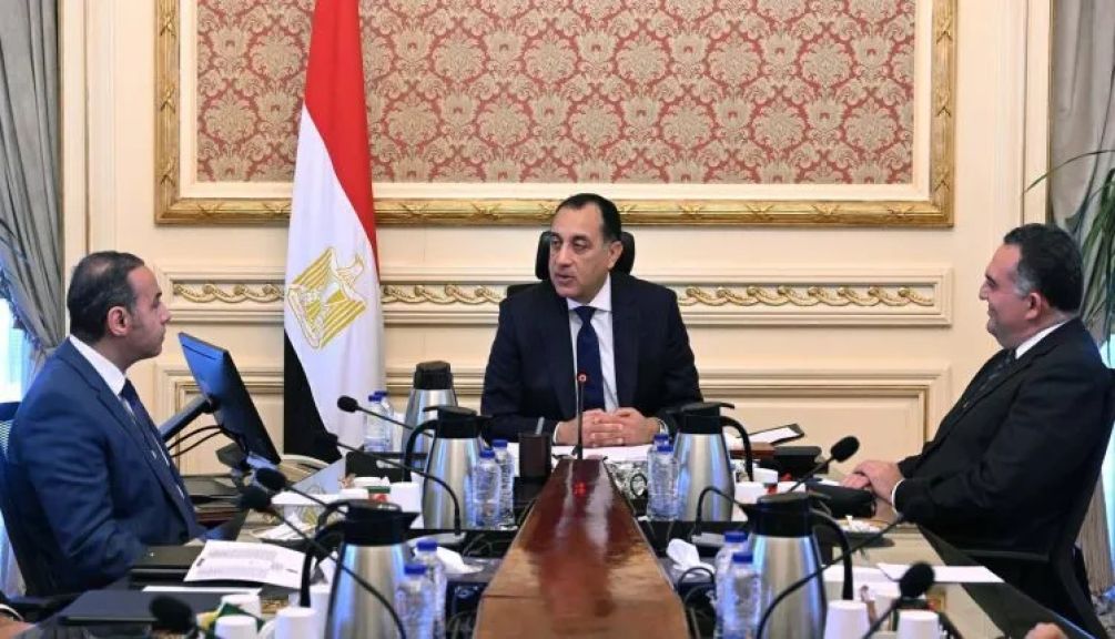 رئيس الوزراء يوجه بالإسراع في تطوير سوق المال وقيد الشركات الحكومية بالبورصة وتعزيز الأدوات المالية الجديدة