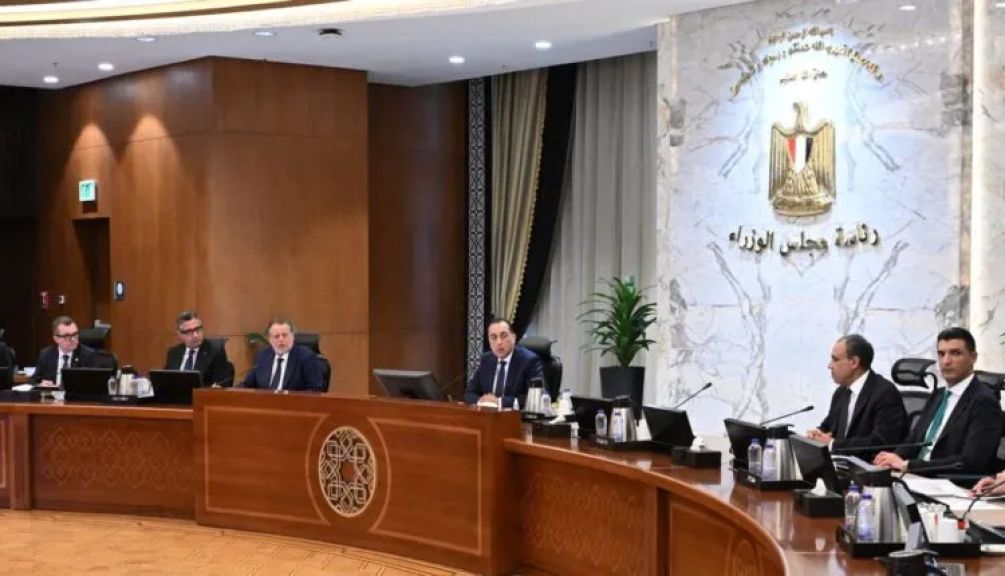 بمشاركة محافظ البنك المركزي..رئيس الوزراء يترأس اجتماع المجموعة الوزارية الاقتصادية