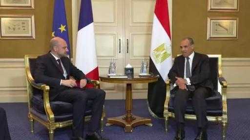 وزير الخارجية ونظيره الفرنسي يبحثان العلاقات الثنائية ومستجدات الأوضاع الإقليمية