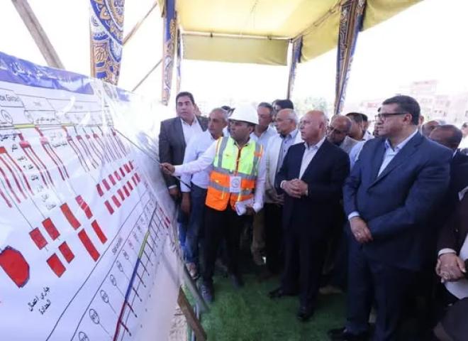 وزير النقل يشهد التشغيل التجريبي لكوبري أبوشوشة بقنا بطول 520 متراً.. والمرحلة العاجلة تشمل 53 كوبري أعلى المزلقانات
