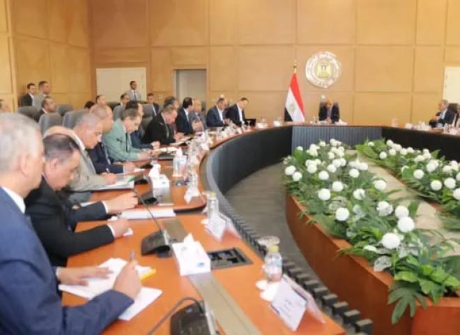وزير الكهرباء يوجه برفع درجة الاستعداد لمجابهة ارتفاع الأحمال وضمان استقرار التغذية خلال الصيف