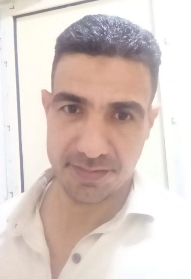 قصيدة ( لا اليق )