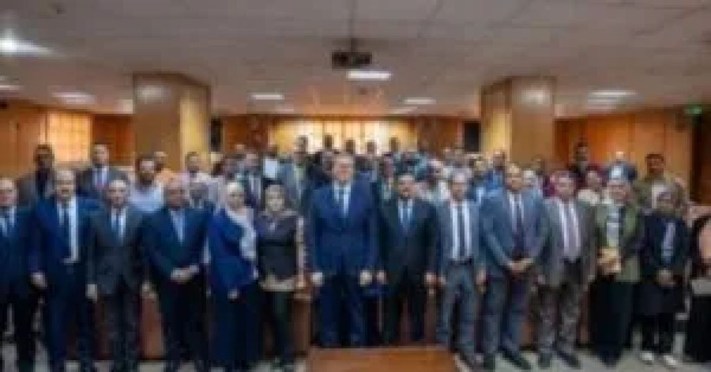 وزير البترول يبحث مع الكوادر الشابة سبل تعزيز مكانة مصر عالميًا في الاستثمار التعديني