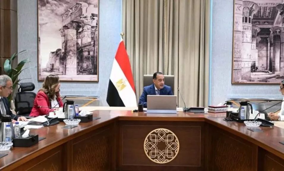 رئيس الوزراء يتابع تنفيذ المشروعات الخدمية والتنموية بمحافظة الوادي الجديد ويؤكد دفع معدلات التنفيذ بالمحافظات