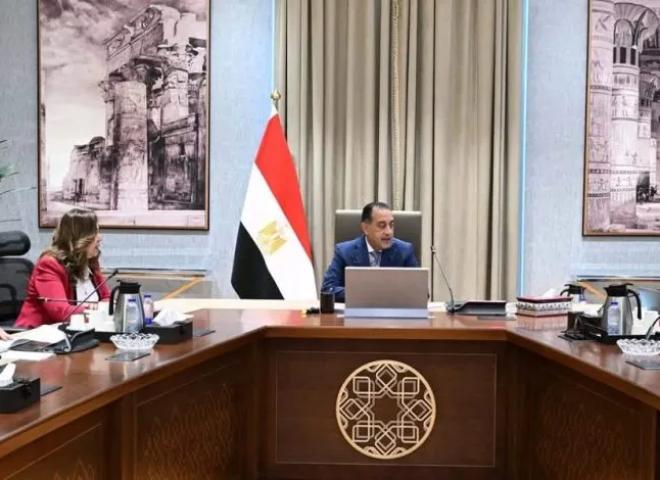 رئيس الوزراء يتابع تنفيذ المشروعات الخدمية والتنموية بمحافظة الوادي الجديد ويؤكد دفع معدلات التنفيذ بالمحافظات