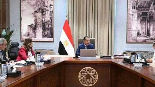 رئيس الوزراء يتابع تنفيذ المشروعات الخدمية والتنموية بمحافظة الوادي الجديد ويؤكد دفع معدلات التنفيذ بالمحافظات