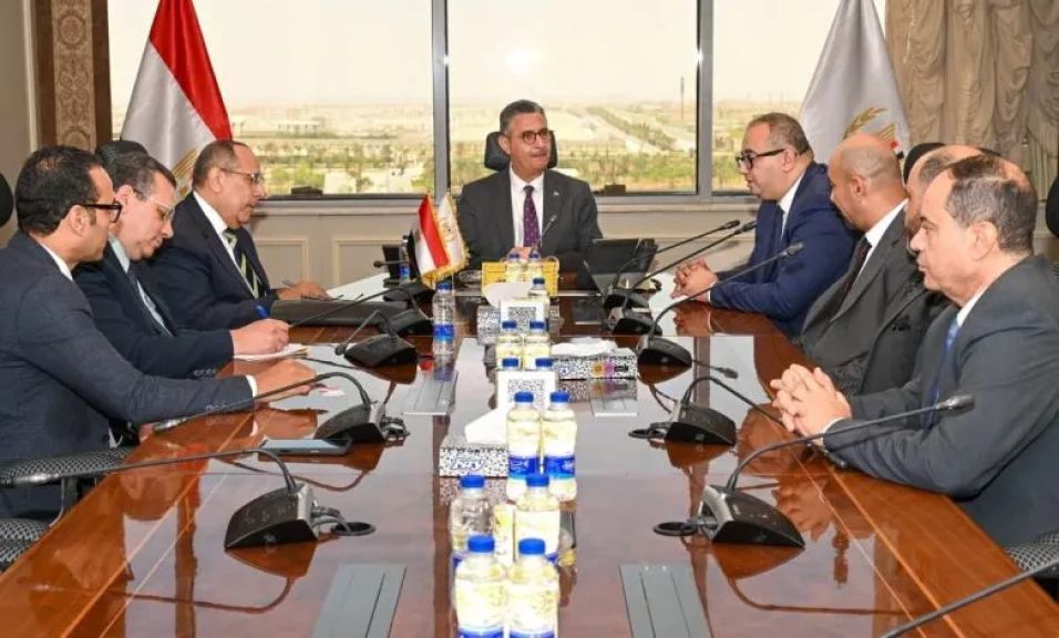 وزير التموين يبحث مع “تمويلي” توفير حلول تمويلية ميسرة لدعم بدالي التموين ومنافذ “جمعيتي”