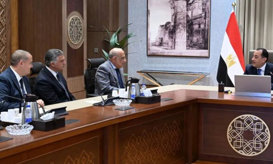 رئيس الوزراء يوجه بالإسراع في تنفيذ مشروعات الطاقة الجديدة بالشراكة مع القطاع الخاص