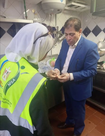 لطفي:حملات تفتيشية على المطاعم المشهورة والمعتمدة بالأقصر للتأكد من الإلتزام بالمواصفات الصحية والسليمة
