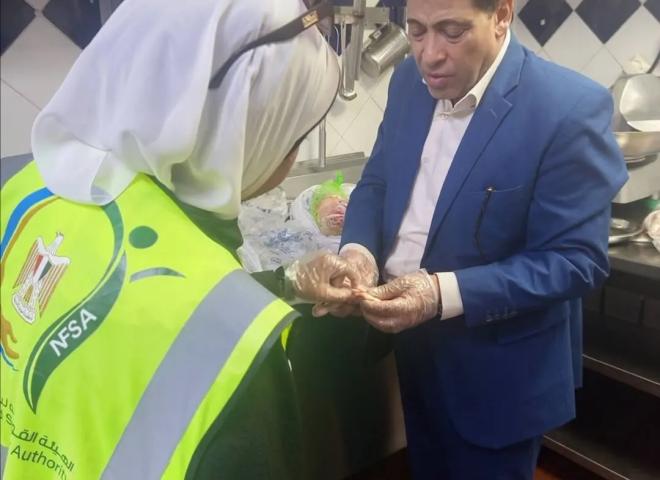لطفي:حملات تفتيشية على المطاعم المشهورة والمعتمدة بالأقصر للتأكد من الإلتزام بالمواصفات الصحية والسليمة