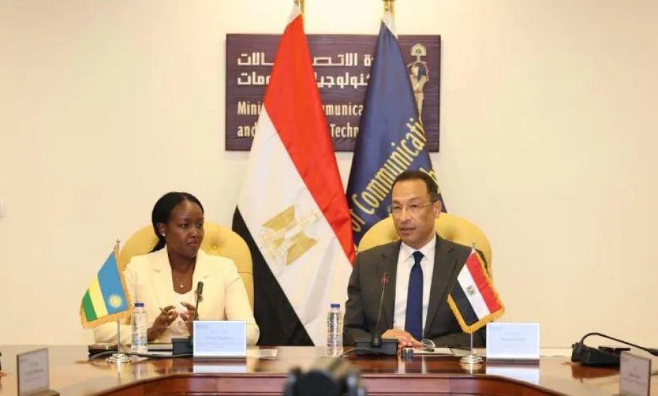 وزير الاتصالات يبحث مع نظيرته الرواندية تعزيز التعاون في التحول الرقمي والذكاء الاصطناعي وبناء القدرات الرقمية