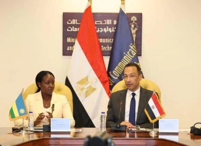 وزير الاتصالات يبحث مع نظيرته الرواندية تعزيز التعاون في التحول الرقمي والذكاء الاصطناعي وبناء القدرات الرقمية