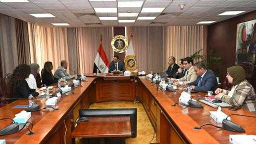 وزير الصناعة يبحث مع شركة ”بل مصر” مشروعاتها الحالية وخططها المستقبلية لتعميق التصنيع المحلي