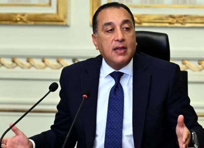 مدبولي يتابع ملفات التعاون بين الطيران والبترول.. ومشروع لإنتاج أول وقود طيران مستدام في مصر