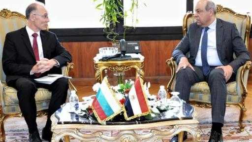 وزير الطيران يبحث مع سفير بلغاريا تعزيز التعاون وتحديث اتفاق النقل الجوي بين البلدين