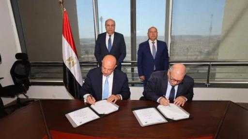 وزيرا النقل والطيران يشهدان توقيع بروتوكول لتطوير وصيانة الممرات والطرق الداخلية بالمطارات