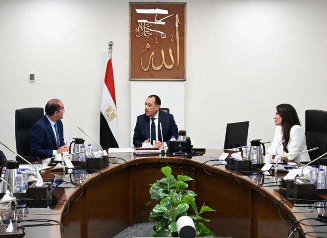 رئيس الوزراء يُتابع ملف تشغيل وصيانة محطات معالجة الصرف الصحي