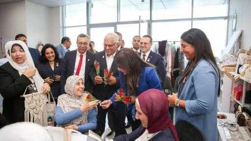 وزيرة الإسكان تزور مستشفى بهية بالشيخ زايد