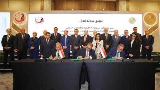 بنك مصر يوقع بروتوكول تعاون للمشاركة في مبادرة «حدث بياناتك في مصر» لتيسير الخدمات المصرفية للمصريين بالخارج