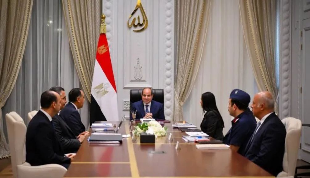 الرئيس السيسي يعقد اجتماعًا مهمًا لمتابعة مُستجدات برنامج الدعم النقدي وبطاقات التموين ورغيف الخبز