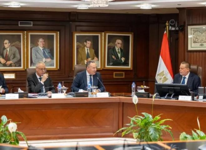 محافظ البنك المركزي المصري يبحث مع وزير التعليم العالي مستجدات مبادرة «منحة علماء المستقبل» استعدادًا لقبول طلاب جدد خلال العام الجامعي القادم