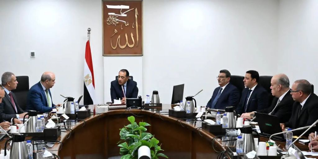 رئيس الوزراء يستعرض الموقف التنفيذي لمشروع مبنى الركاب (4) بمطار القاهرة الدولي بطاقة 40 مليون راكب سنويًا