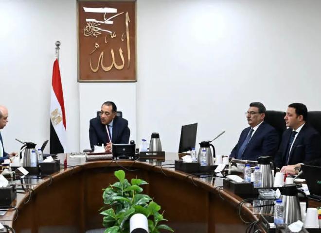 رئيس الوزراء يستعرض الموقف التنفيذي لمشروع مبنى الركاب (4) بمطار القاهرة الدولي بطاقة 40 مليون راكب سنويًا
