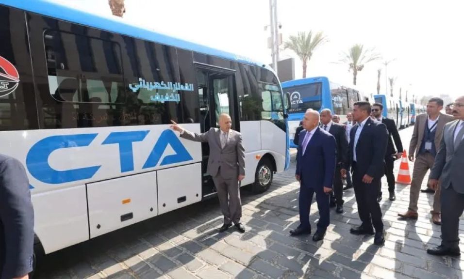 وزير النقل يدشن 10 ميني باصات جديدة لربط حدائق العاصمة وزهرة العاصمة بمحطة القطار الكهربائي الخفيف LRT