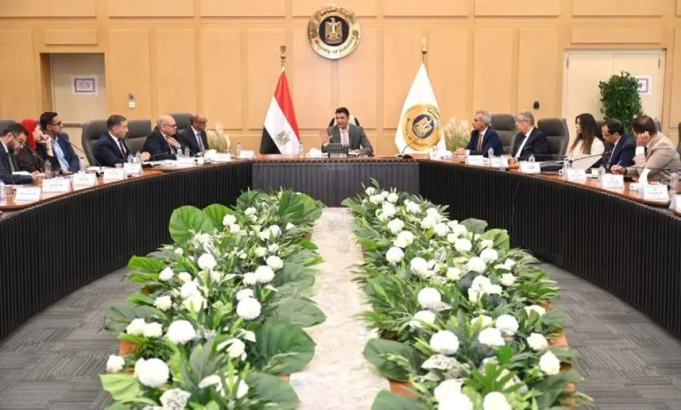 وزير الصناعة يبحث مع المجلس الرئاسي توطين تصنيع هياكل السيارات بالكامل وزيادة المكون المحلي