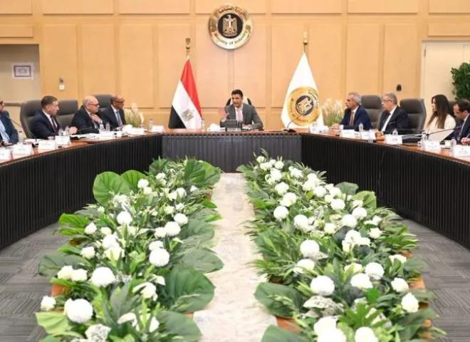 وزير الصناعة يبحث مع المجلس الرئاسي توطين تصنيع هياكل السيارات بالكامل وزيادة المكون المحلي