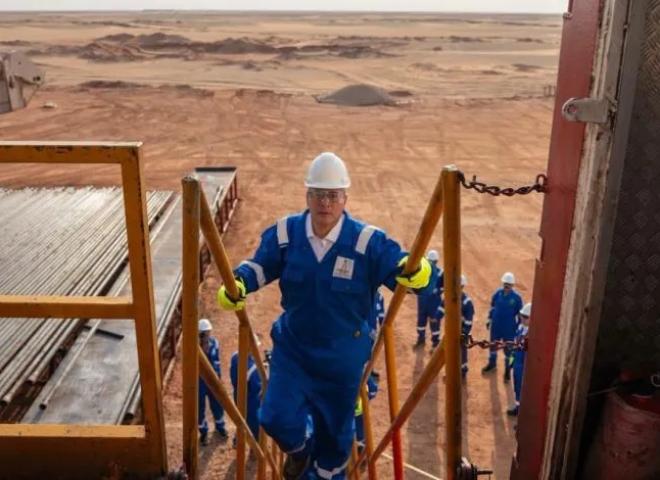 وزير البترول يتفقد استئناف أعمال الحفر بحقل البركة في أسوان بعد توقف منذ 2022