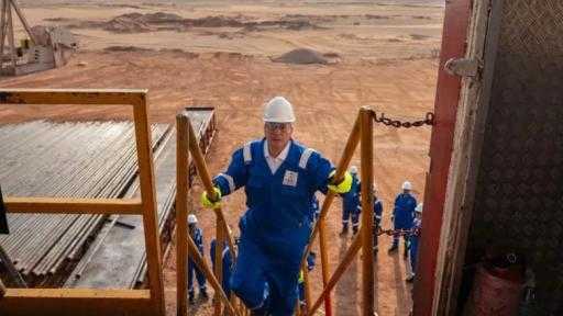 وزير البترول يتفقد استئناف أعمال الحفر بحقل البركة في أسوان بعد توقف منذ 2022