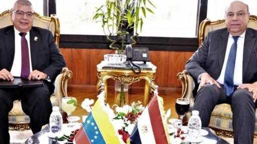 وزير الطيران يبحث مع سفير فنزويلا تعزيز التعاون والربط الجوي بين البلدين