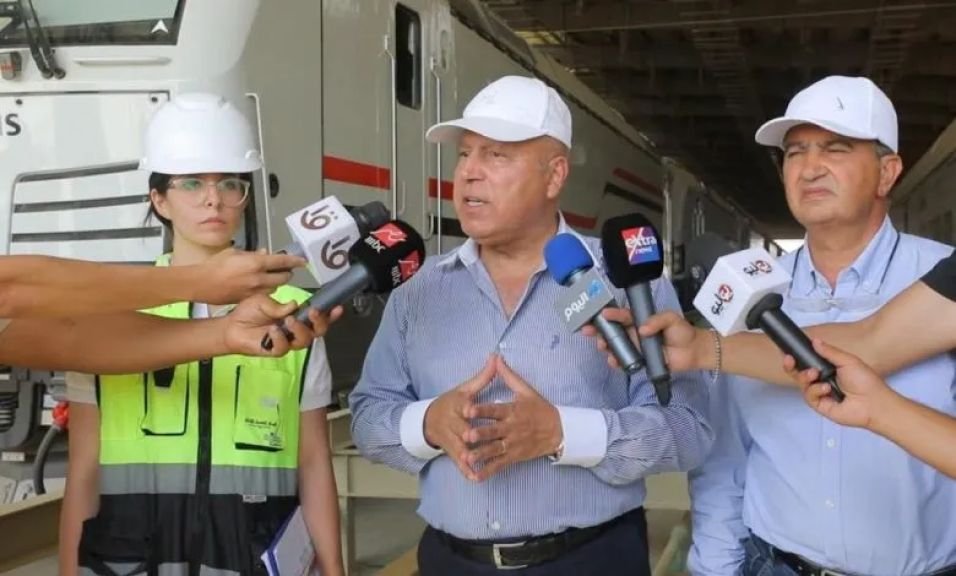 الوزير يكشف خطة الدولة لربط منظومة النقل الجماعي.. تشغيل القطار الكهربائي السريع تجريبيًا مطلع أكتوبر
