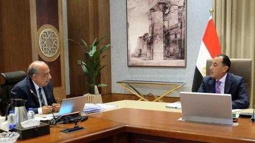 رئيس الوزراء يتابع المشروعات والخطط الحالية والمستقبلية في قطاع الطاقة الجديدة والمتجددة