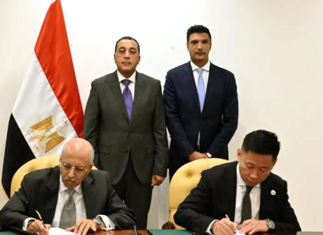 رئيس الوزراء يشهد توقيع عقد إنشاء مصنع لإنتاج البطاريات الكهربائية باستثمارات 2 مليار جنيه