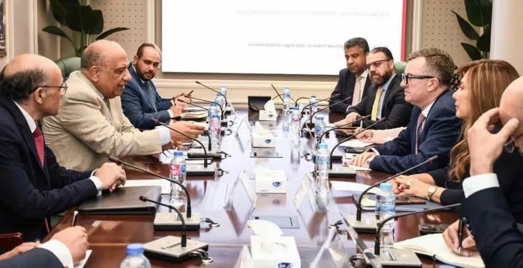 وزيرا الكهرباء والتخطيط يبحثان مشروعات تحلية مياه البحر وتعظيم القيمة المضافة من الأملاح المستخرجة