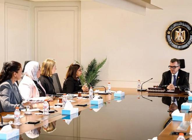 وزير التخطيط يبحث مع البنك الدولي إعداد خريطة طريق لتنمية الثروة المعدنية